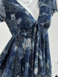 Elamini 复古 Perris 花卉亮片 V 领短袖收腰不对称下摆娃娃衫，适合春夏女装，包括女士上衣和衬衫、夏季女装、短袖上衣和夏季女装。 - 藏蓝色 - 查看 4