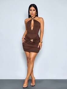 SOLERSUN Trang phục nữ Xuân/Hè: Thanh lịch và sành điệu, hoàn hảo cho các bữa tiệc, trang phục thường ngày, màu nâu, vải dệt kim co giãn, không tay, cổ yếm buộc dây, hở lưng, khoét ngực, trang trí khóa kim loại, xếp ly ở hông, váy ngắn ôm sát gợi cảm. - màu nâu - Xem 3