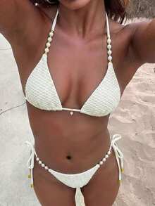 Swim Vcay Set de 2 piezas Bikini de unicolor con triángulo halter, decoración de perlas y pantalones con nudo mariposa lateral, traje de baño para mujer - Beis - Ver 3