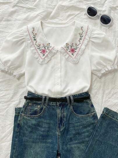 SHEIN ChillGRL Áo sơ mi nữ tuổi teen in hoa, cổ bèo nhún, cài cúc, tay phồng.