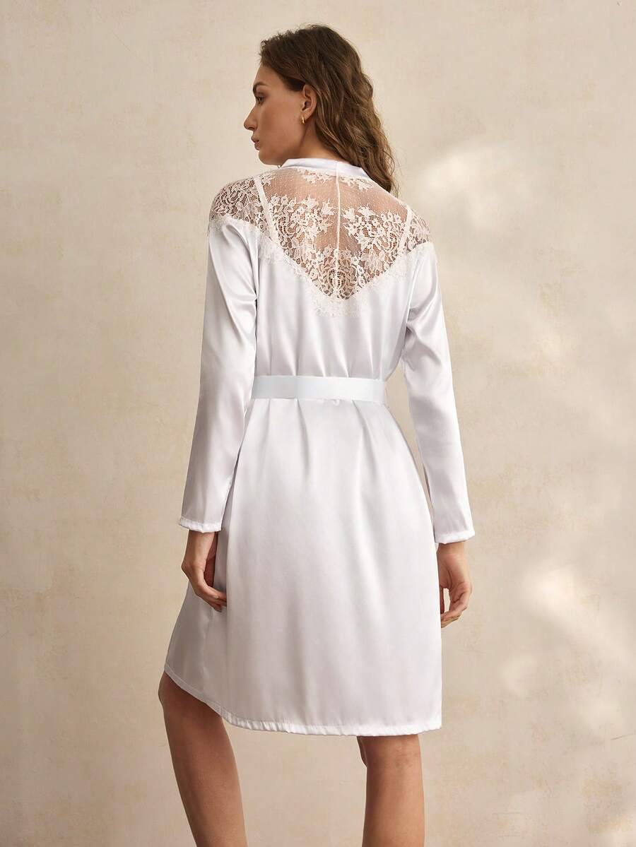 Charlaine 缎面蕾丝花卉蕾丝边饰睡袍，系腰设计，法式浪漫风格，白色，女士日常睡衣 - 白色 - 查看 1