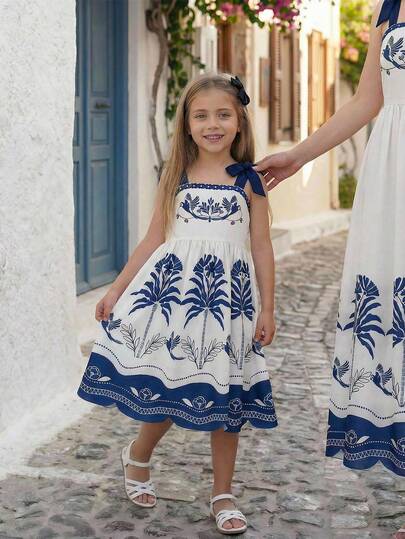 SHEIN Vestido sin mangas con contraste de color y estampado floral pequeño para niña