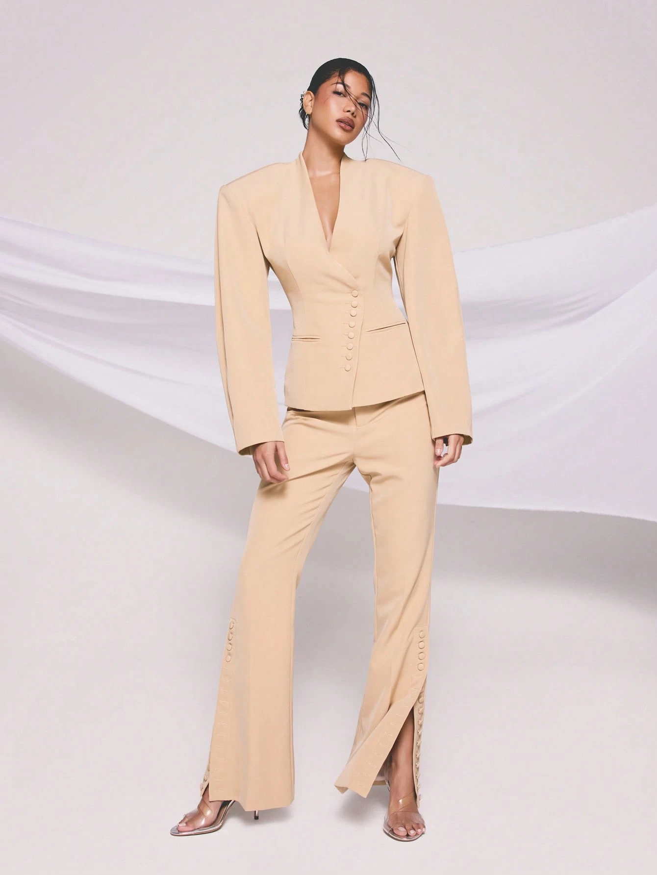 KIZN Taillierte Schlaghose mit Knopfdetails