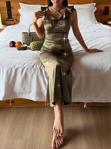 DAZY 亮面缎面荷叶边收腰长款睡裙，适合夏季度假和派对穿着 - 卡其色 - 查看 6