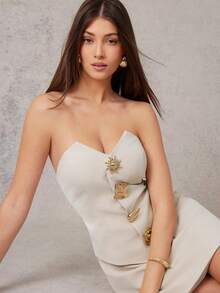 L'Amorae Vestido de línea A corto con botón ornamental asimétrico dorado, sin tirantes, de estilo empresarial casual "Old Money" - Albaricoque - Ver 3