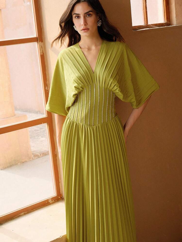 Romantic Elegant V-Neck Batwing Sleeve Dress, Minimizes Shoulder Line And Arm Flab, Full Body Pleated Design, Waist Rhinestone Chain Decor, Suitable For Daily Wear, Parties And Dates, Spring/Summer New Ladies Maxi Dress