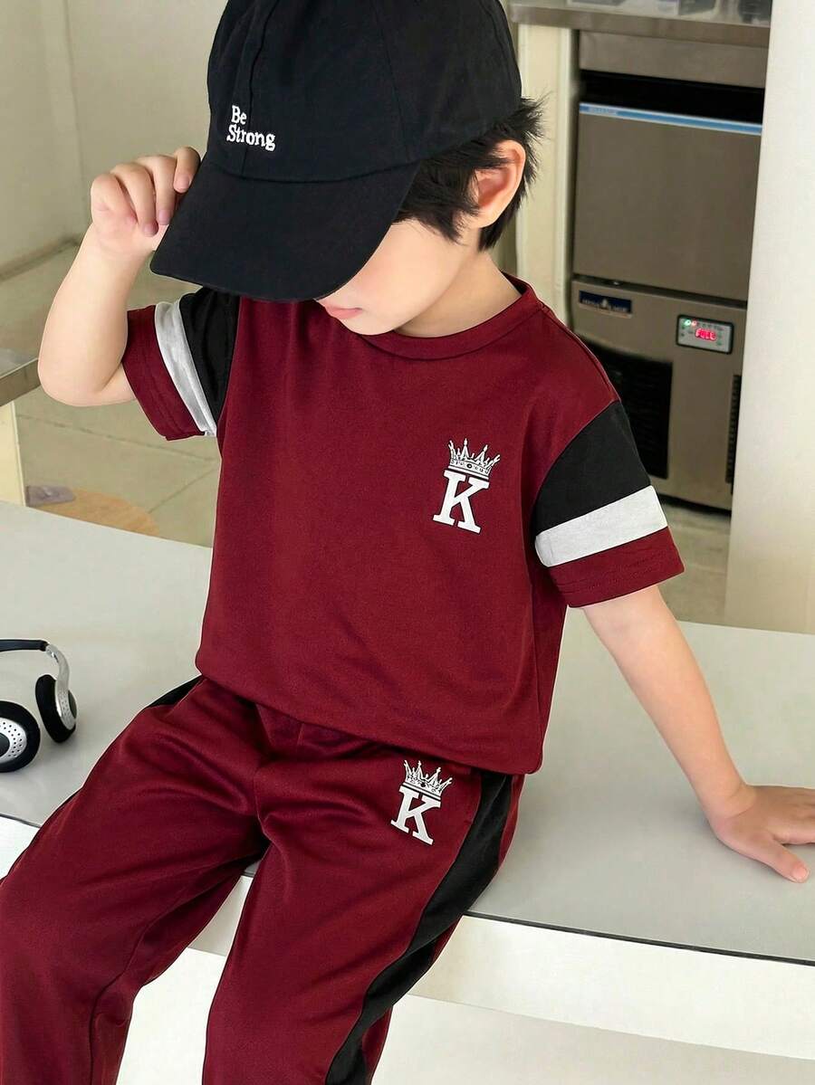 SHEIN 两件套男童休闲舒适百搭撞色圆领短袖上衣和抽绳裤套装，适合春夏季穿着 - 酒紅色 - 查看 1