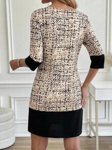 SHEIN Clasi 女士优雅印花中袖短款连衣裙，通勤和日常穿着皆宜，春夏款 - 卡其色 - 查看 2