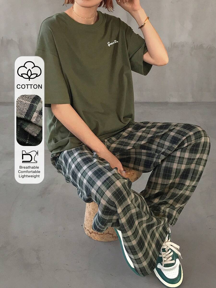 FRIFUL Conjunto de 2 piezas de camiseta de manga corta con estampado de letras verdes y pantalones casuales holgados a cuadros para mujer - Verde - Ver 1