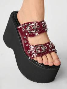 ROMWE Grunge Punk Giày sandal đế xuồng thời trang và năng động dành cho nữ, phong cách Gothic Punk, đế dày với đinh tán và gai kim loại, quai cài đôi, gót co giãn, thiết kế xỏ chân tiện lợi, thoải mái cho các câu lạc bộ đêm, kỳ nghỉ, tiệc tùng, đi làm và tụ họp. - Màu Đỏ Sâu - Xem 3