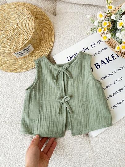 SHEIN 春夏少女休闲蝴蝶结细节宽松露背系带A字吊带背心，采用纹理面料，面料质感丰富，A字型设计，适合春夏穿着。