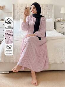 DAZY Piyama Wanita Longgar dengan Motif Polka Dot, Kain Chiffon Bertekstur, Ruffle Kontras, dan Lengan Lentera, Terbuat dari Kain Chiffon Bertekstur. - Berwarna merah muda - View 4