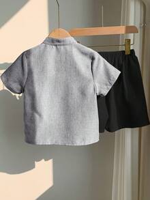 SHEIN LMoss Kids 儿童男童休闲V领短袖衬衫和短裤两件套 - 灰色 - 查看 5