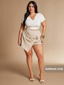 SHEIN BAE 大码女式不对称高腰杏色短裤，通勤半身裙，适合外出穿着。大码女式短裤，高腰款。 - 杏色 - 查看 5