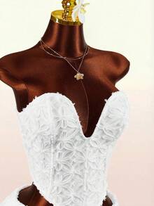 Amplova Bộ 2 món: Áo croptop quây và chân váy cạp siêu thấp bằng vải jacquard. - trắng - Xem 11