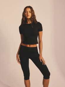 Aralina 两件套休闲运动春夏度假沙滩短袖修身T恤修身七分紧身裤套装 - 黑色 - 查看 9