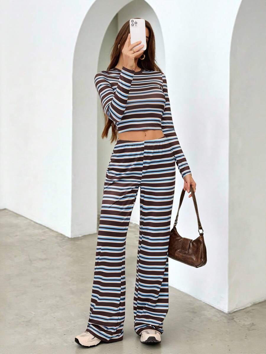 SHEIN Tall 女士休闲家居睡衣套装，包含条纹圆领长袖T恤和宽松直筒条纹裤，适合日常穿着、运动以及秋冬季节。