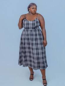 CurvyTilda Plus Size Black Brushed Plaid Sleeveless Dress, For Summer Party, For Hourglass Body Shape - Black and White - View 4