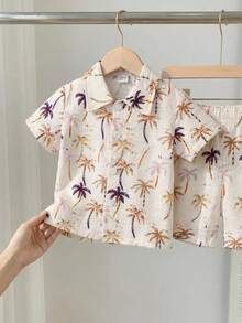 SHEIN مجموعة قميص كم قصير مطبوع ذو ياقة وشورت ذو خصر مطاطي للأطفال الصغار، مناسب للصيف والتنقل والمدرسة والأنشطة اليومية والعطلات، مقاس 6 أشهر - 3 سنوات، ملابس أطفال، ملابس رضع، ملابس أطفال صغار، تي شيرت أطفال صغار، شورت أطفال صغار - متعدد الألوان - مشاهدة 1