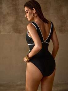 MOTF PREMIUM TRAJE DE BAÑO DE UNA PIEZA CON CUELLO EN V PROFUNDO Y RIBETE CONTRASTANTE - Negro - Ver 3