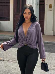 Slaydiva Áo thun màu xám tím, thích hợp cho du lịch, đi làm, nghỉ hè, lễ hội âm nhạc đầu xuân hè, ngày Valentine, lễ Phục Sinh, phong cách thường ngày, đơn giản và cơ bản, phong cách đường phố Y2K, hẹn hò hàng ngày, phong cách cá tính, gợi cảm, thể thao và thời trang, cổ áo xếp lớp, cổ chữ V sâu, cổ xoắn, kiểu dáng rộng rãi. - Màu nâu Sô-cô-la - Xem 7