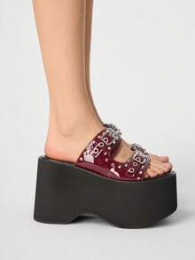 ROMWE Grunge Punk Giày sandal đế xuồng thời trang và năng động dành cho nữ, phong cách Gothic Punk, đế dày với đinh tán và gai kim loại, quai cài đôi, gót co giãn, thiết kế xỏ chân tiện lợi, thoải mái cho các câu lạc bộ đêm, kỳ nghỉ, tiệc tùng, đi làm và tụ họp. - Màu Đỏ Sâu - Xem 4