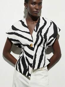 Aveloria Modichic Women's V-Neck Single-Breasted Asymmetrical Hem Fashionable Versatile Casual Top - Multicolor - View 1