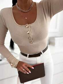 Silhoulove Áo thun nữ tay dài cổ tròn hở nửa hở cài nút hình trái tim gợi cảm - Màu be - Xem 3