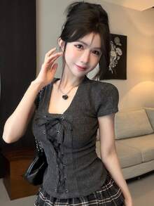 DAZY Camiseta de manga corta ajustada con cuello cuadrado, diseño de lazo, bloqueo de color gris y negro, para fiesta, boda y festival de música - Negro - Ver 4