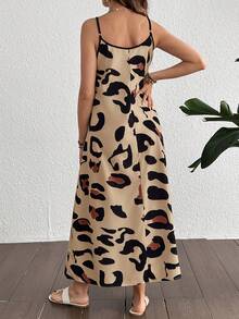 SHEIN Vestido casual de maternidad con estampado de leopardo, tirantes finos y cuello en V para el verano - Caqui - Ver 2