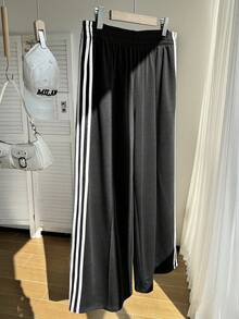 Comfortcana Calça de Moletom Casual com Elástico na Cintura e Estampa de Listras Laterais, Plus Size - Preto e Branco - Visão 7