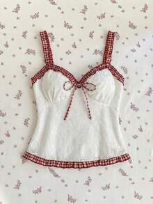 Elamini Áo hai dây hở lưng bằng vải thêu hoa trắng, phối họa tiết kẻ caro đỏ, xếp ly phía trước, thắt nơ, viền bèo nhún, dành cho nữ. Kiểu dáng thanh lịch, ngọt ngào, cổ điển, giản dị, đa năng, phù hợp cho mùa xuân/hè, đi nghỉ mát, hẹn hò, đi học, tốt nghiệp. - trắng - Xem 1