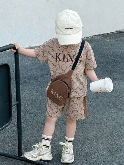 SHEIN 3pcs Kids Boy Casual Street Style Sporty Versatile Letter Graphic Loose Raglan Crew Neck Khaki Short Sleeve Sweatshirt, Khaki Sports Shorts, And Khaki Crossbody Bag, Suitable ForSpring, Summer,Concert,Club,2000s Style,Old Money,Prom,Party,Streetwear,Rave,Festival,Boho,Y2k