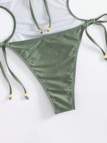 Áo tắm liền thân ShapeWave-D dành cho nữ, lấy cảm hứng từ phong cách retro, làm từ vải mờ màu xanh kim loại, có dây đeo vai bằng kim loại có thể điều chỉnh và dây rút bên hông, thiết kế cắt cao ở phần chân giúp kéo dài đôi chân, kết hợp giữa phong cách và khả năng định hình vóc dáng cho kỳ nghỉ biển. - xanh quân đội - Xem 3