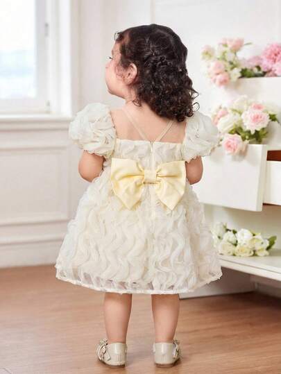 女婴甜美可爱优雅玫瑰刺绣网纱露背蝴蝶结装饰荷叶边泡泡袖连衣裙，杏色，婚礼花童礼服