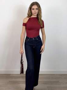 Aless PB Women Metal Decor Cutout Shoulder Short Sleeve Solid Color Fashionable T-Shirt - Red - View 5