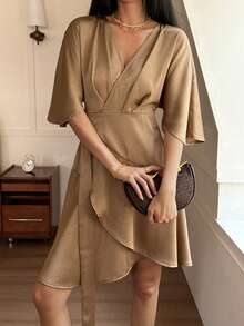 DAZY Vestido mini elegante de unicolor, holgado, con cintura ceñida, cuello oblicuo, mangas acampanadas y bajo asimétrico con volantes, para vacaciones de verano, vestido de sol para mujer - Champán - Ver 4