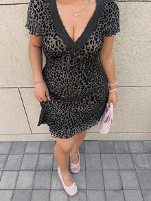 GalTyme Đầm cổ chữ V phối ren họa tiết da báo dành cho nữ cỡ lớn, kiểu dáng thường ngày. - màu đen - Xem 1