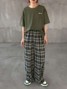 FRIFUL Conjunto de 2 piezas de camiseta de manga corta con estampado de letras verdes y pantalones casuales holgados a cuadros para mujer - Verde - Ver 4