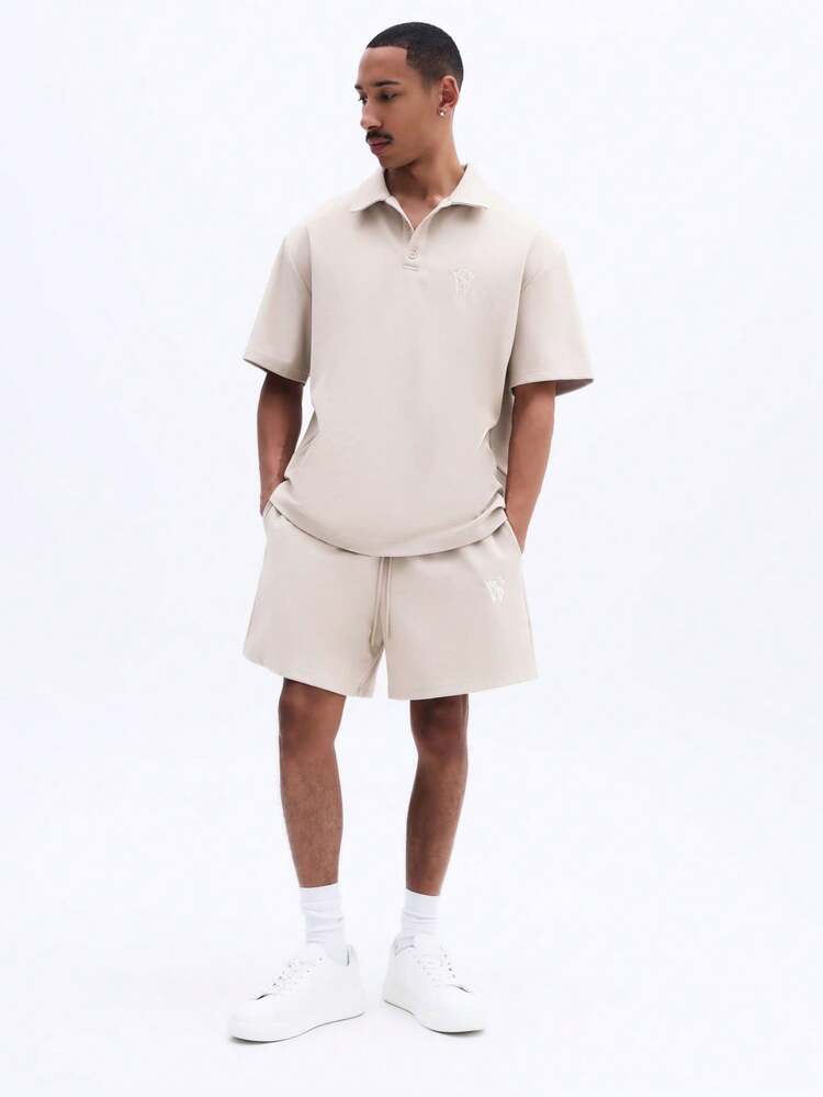 Herren Relaxed Fit Poloshirt und Shorts Set mit Kordelzug und Brusttlogo, lässiger Sommer Zweiteiler