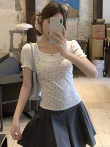 DAZY Spring & Summer Ditsy Floral Casual Beach Vacation T-Shirt, Elegant Commuter Tee With Fitted Waist - White - View 6