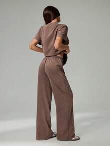 SHEIN Tall Bộ đồ nữ thường ngày gồm áo thun ngắn tay cổ tròn thêu chữ và quần dài. - màu nâu - Xem 2