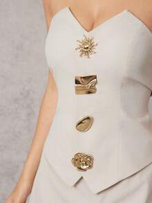 L'Amorae Vestido de línea A corto con botón ornamental asimétrico dorado, sin tirantes, de estilo empresarial casual "Old Money" - Albaricoque - Ver 6