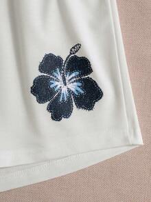 Sparklyn Este es un short de punto blanco de una sola pieza, casual y de estilo vacacional para adolescentes. La cintura acanalada es cómoda y transpirable, y la cintura con cordón ajustable permite ajustar el tamaño de la cintura. El delicado estampado en el panel frontal izquierdo agrega un toque único. Adecuado para uso diario, deportes, escuela, fiestas, vacaciones y otras ocasiones, es perfecto para primavera y verano. - Blanco - Ver 7