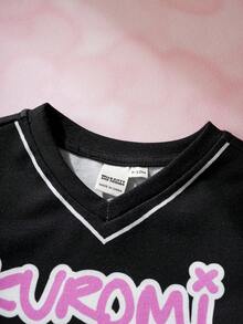 HELLO KITTY AND FRIENDS | SHEIN 女婴V领卡通字母印花休闲百搭日常短袖上衣 - 黑色 - 查看 3