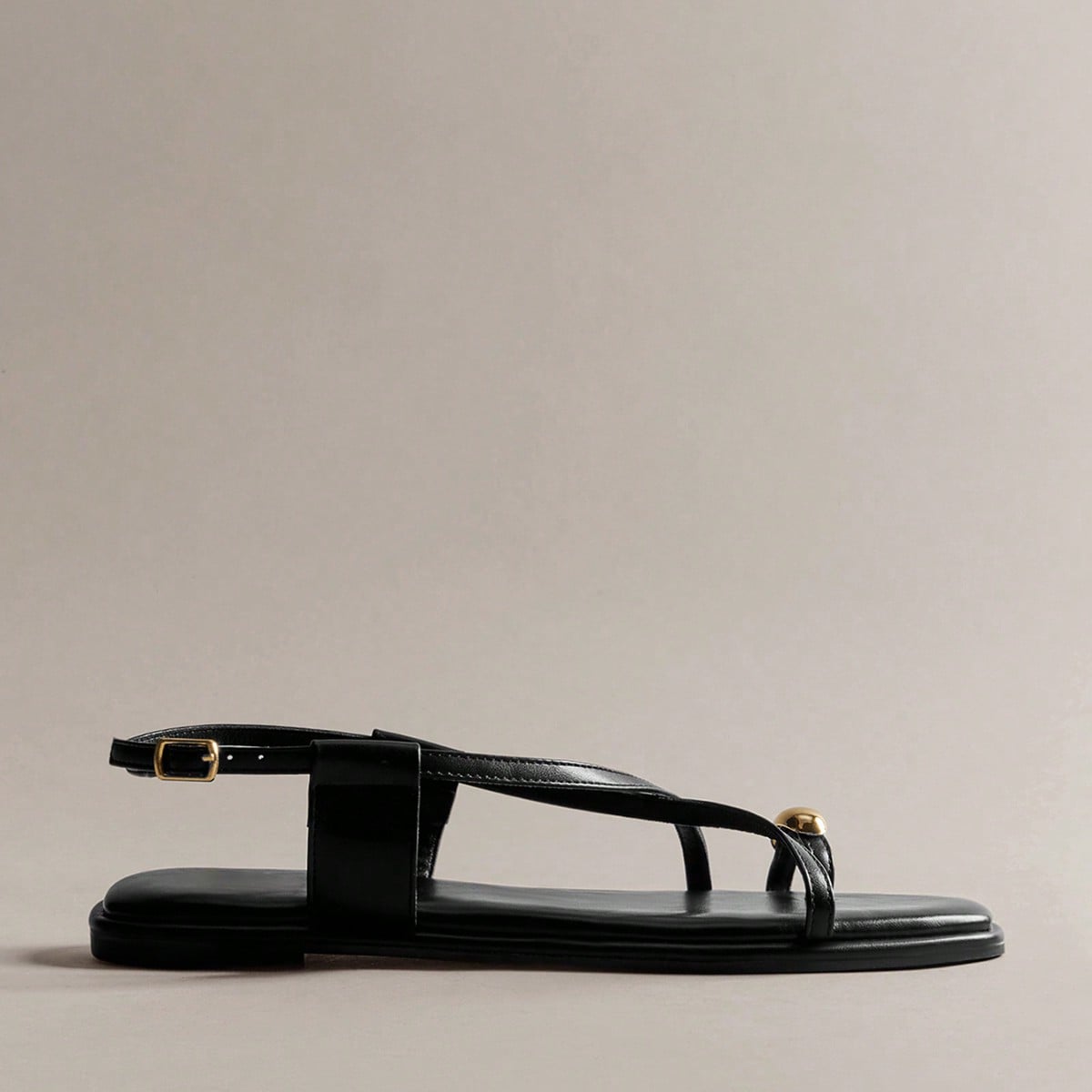 Sandalias de mujer de moda casual con puntera cuadrada y tiras, con adorno de chapa de oro