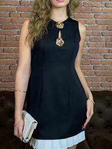 女士镂空金属扣荷叶边连衣裙派对 - 黑與白 - 查看 4