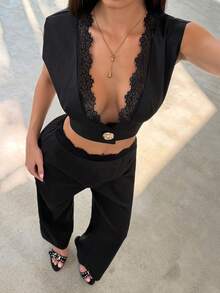 GlowEve 女士撞色蕾丝金属单扣短款背心和裤子时尚套装 - 黑色 - 查看 4
