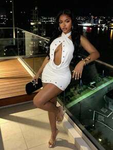 Slaydiva 2026春夏新款休闲街头风白色修身交叉绑带镂空侧褶泡泡珠装饰女式迷你连衣裙。适合日常出行、叠穿、购物、派对、嘉年华、音乐节、返校、机场穿搭、早午餐、夜店、俱乐部、旅行、约会等场合。热销款式B - 白色 - 查看 4