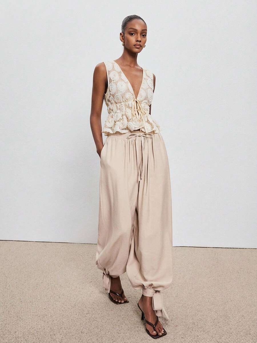 ATUI Studio 女士深V领贴花打结无袖优雅衬衫 - 白色 - 查看 1